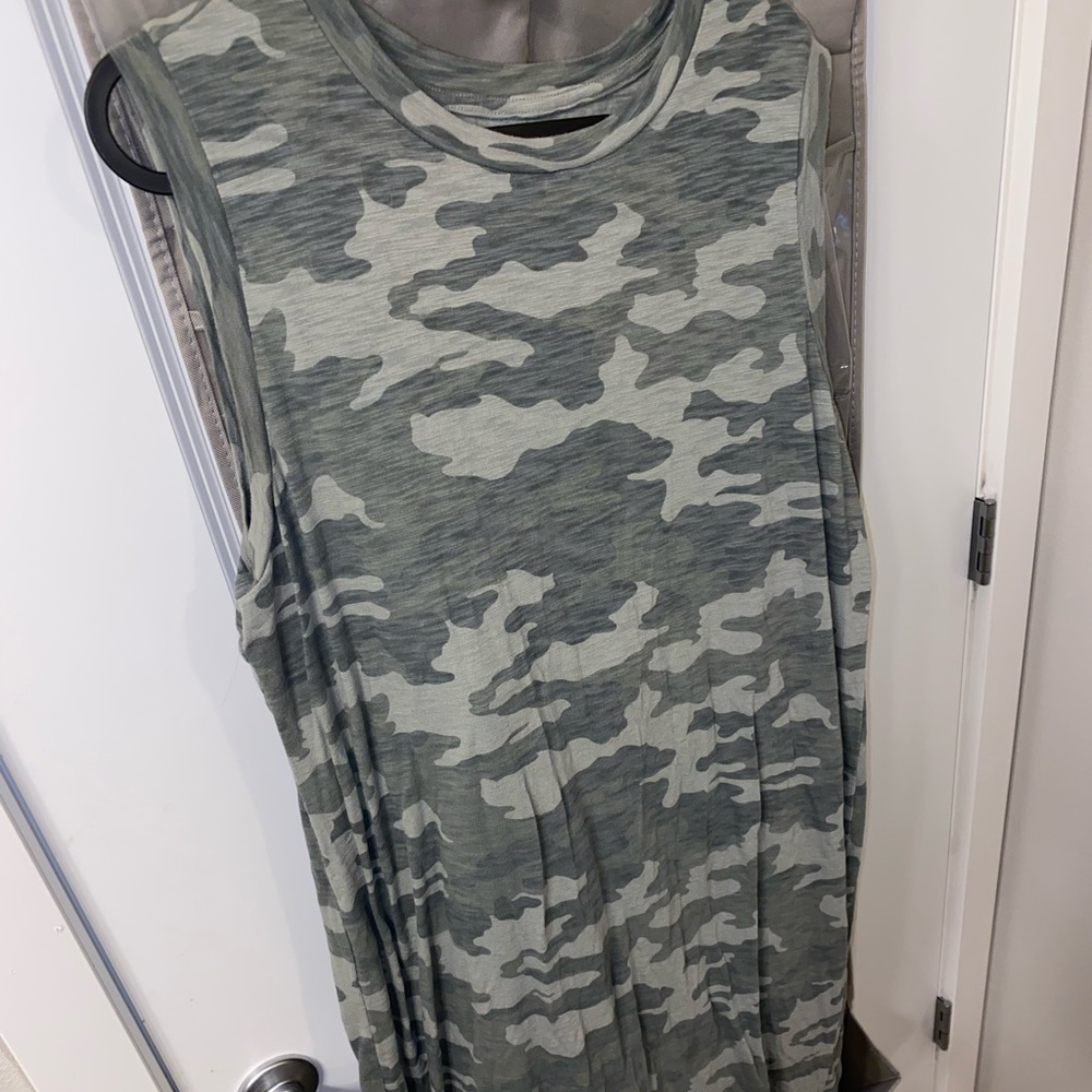 Camo print sleeveless midi dress